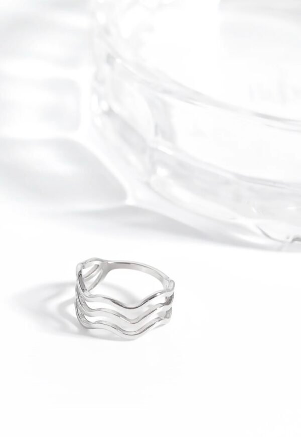 Triple Wave Geometric Ring