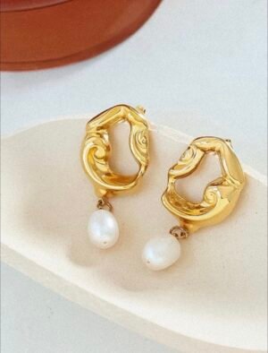 img_1810.jpg Nerissa Abstract Pearl Earrings