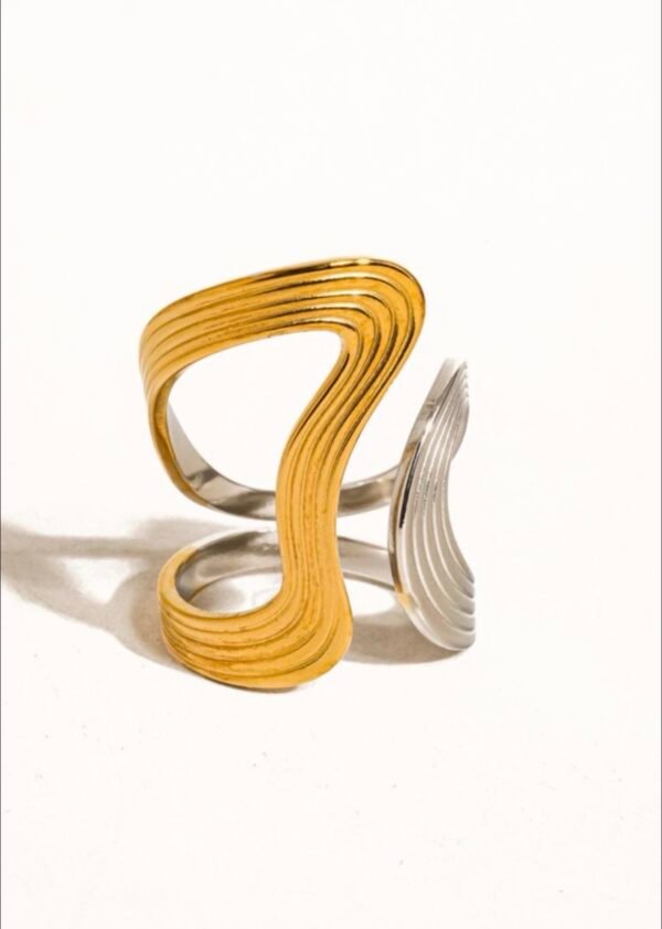 img_1830.jpg Xena Wavy Abstract Ring