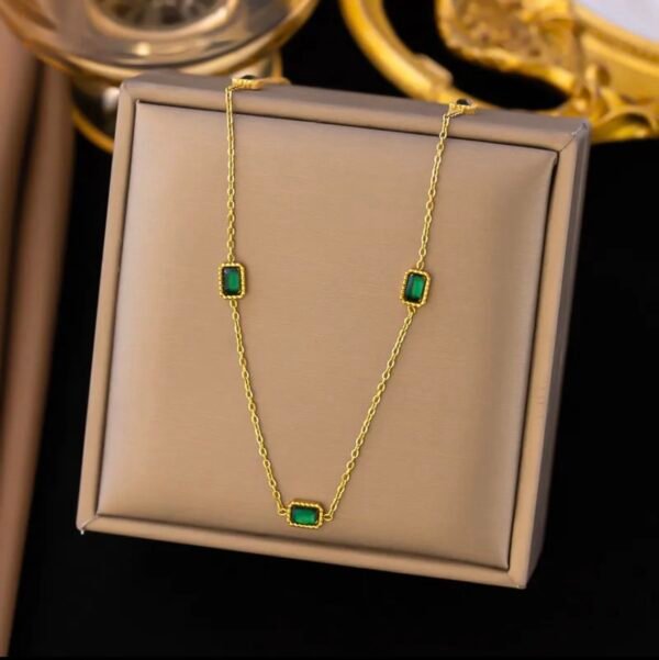 Screenshot Emerald Luxe Bar Necklace